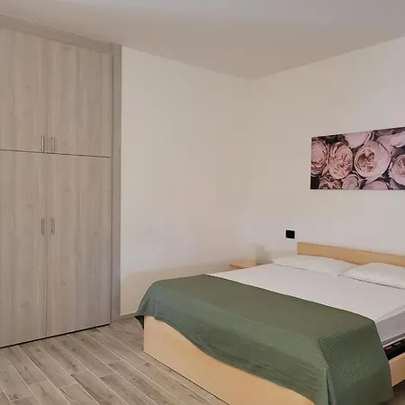 Апартаменты Alberto Quadrilocale A 150m Dal Mare
