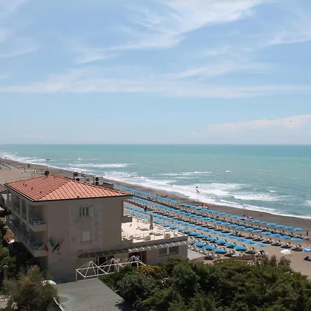 Alberto Quadrilocale A 150m Dal Mare * 马里纳-迪卡斯塔涅托